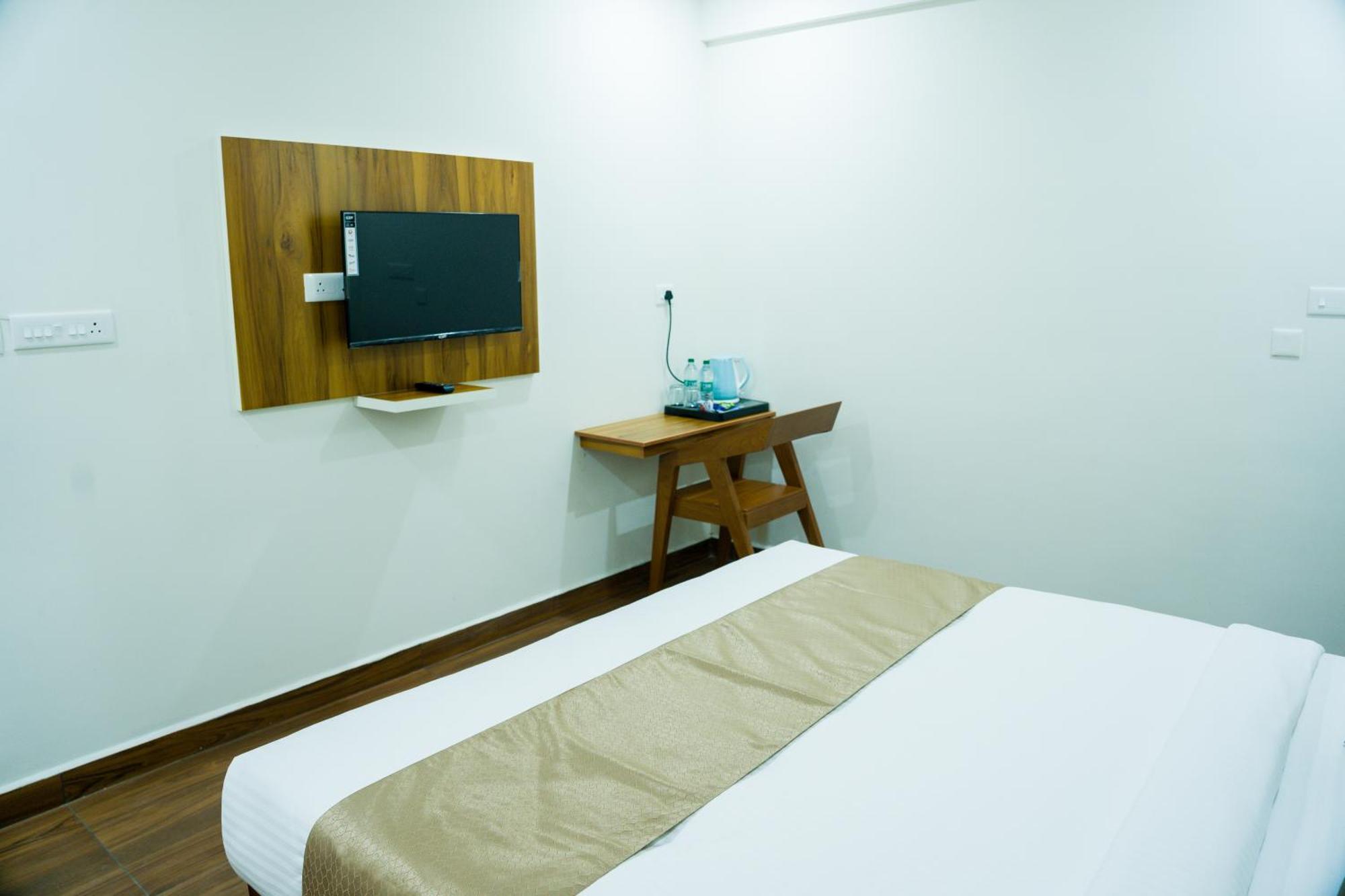 Hotel Fly View Airport Residency Nedumbassery Exterior foto